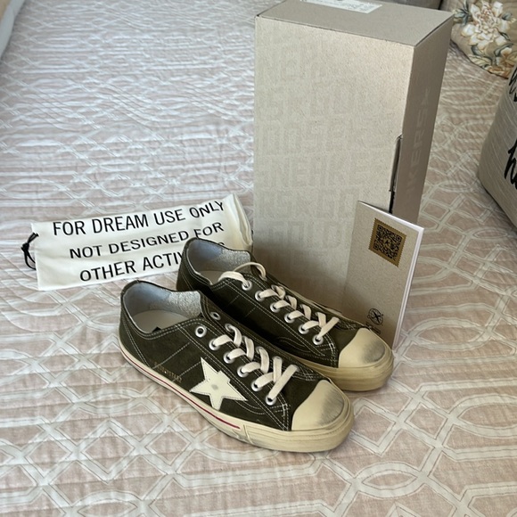 Golden Goose Unisex V Star Suede Sneakers - Picture 11 of 11